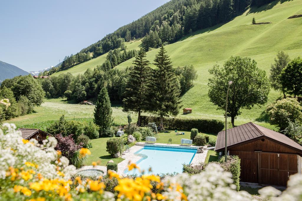 Alpine Life Hotel Anabel Кадипиетра Екстериор снимка