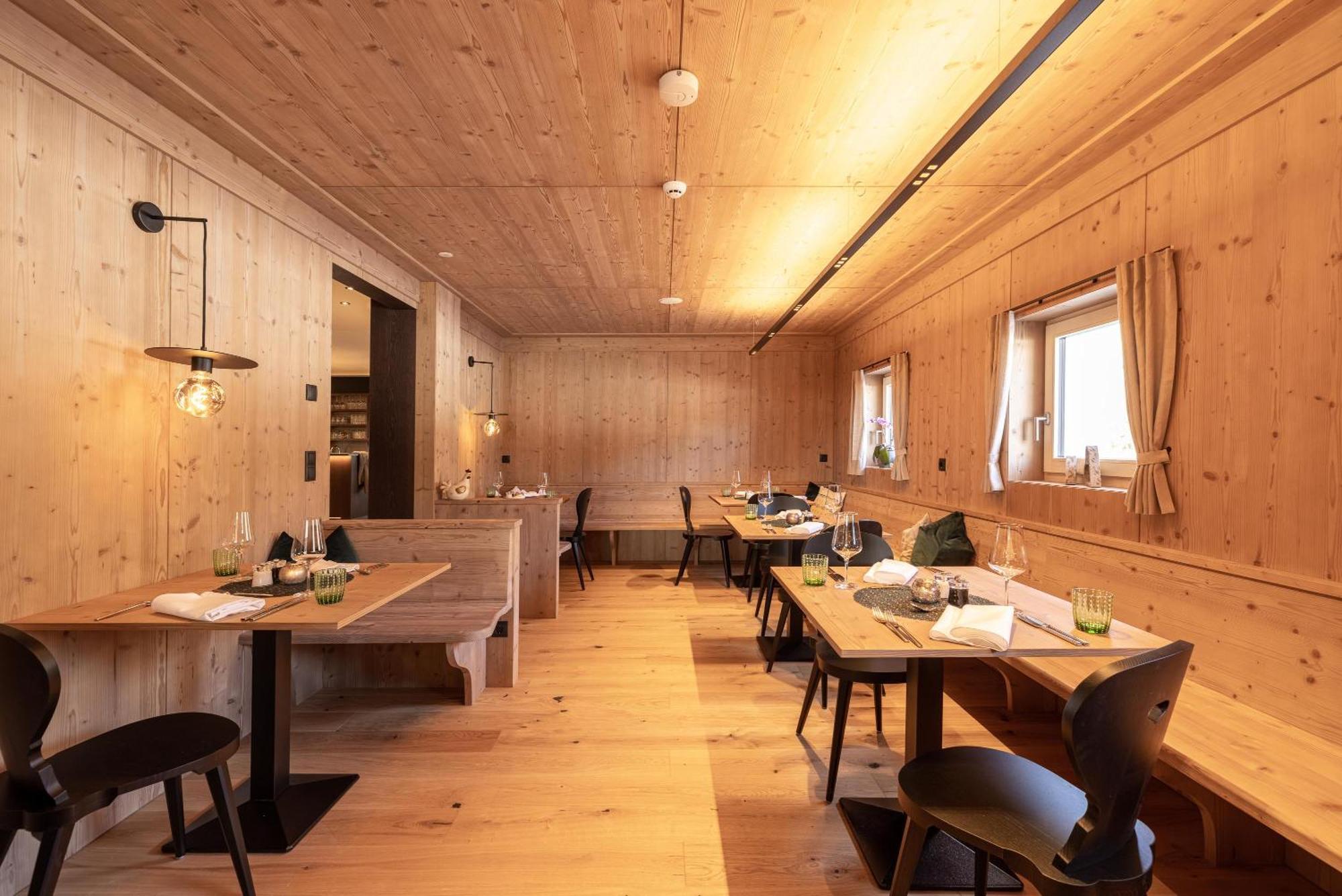 Alpine Life Hotel Anabel Кадипиетра Екстериор снимка