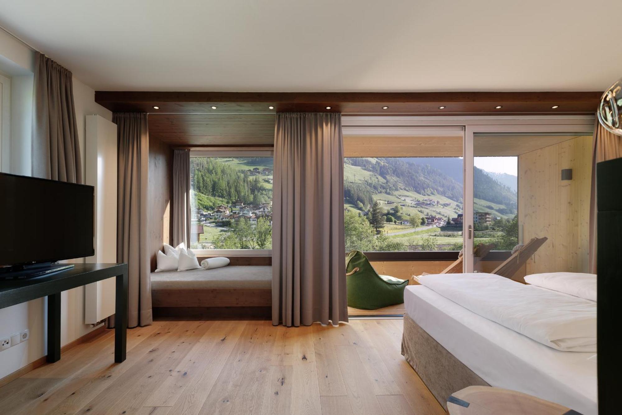 Alpine Life Hotel Anabel Кадипиетра Екстериор снимка