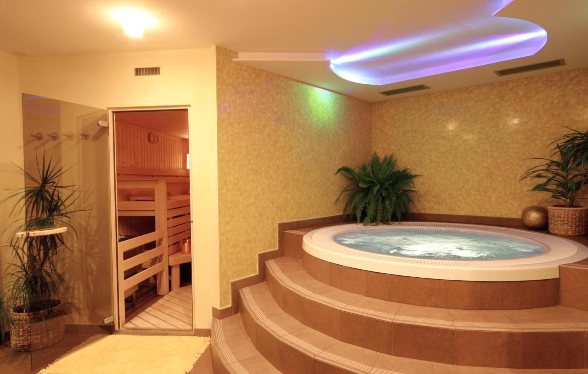 Alpine Life Hotel Anabel Кадипиетра Екстериор снимка